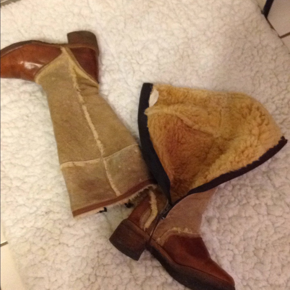 Authentic Shearling Beige Boots 👢